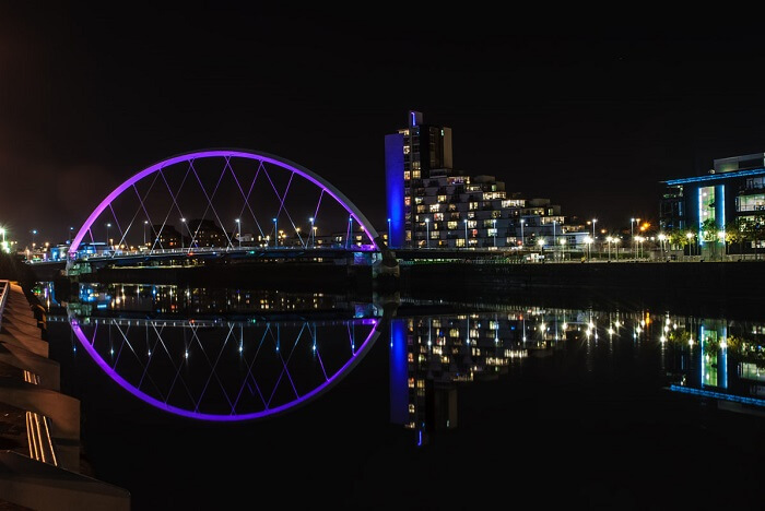 Glasgow bridge at night